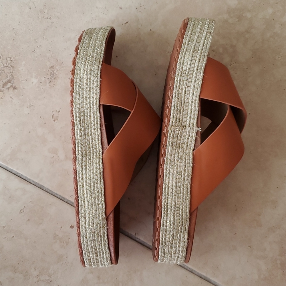NWOT Tan slip on gold espadrille sandals